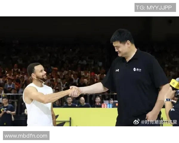 篮球与足球双星同框合影 展现跨界友谊与体育魅力