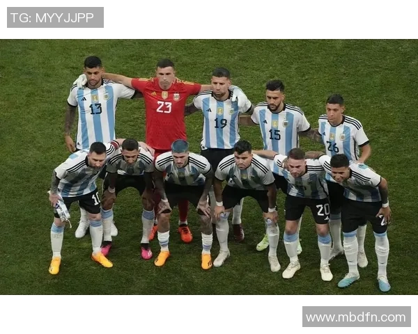 昔日足坛巨星重聚绿茵再现辉煌时刻引发球迷热情共鸣 昔日足坛巨星重聚绿茵再现辉煌时刻引发球迷热情共鸣